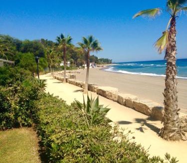 Golden Mile Villa | VILLA OVERLOOKING BEACH , Central, quiet, parking, swimming pool