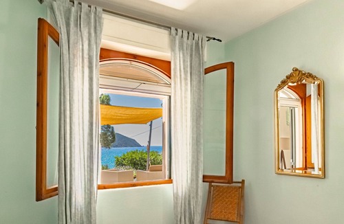 Lacona Villa | Villa Scirocco Est is located 50 meters from the beach in Lacona.