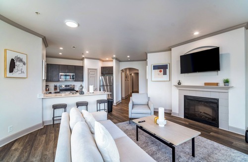 Corryville Apartment | Village 2BD 3 - Two Bedroom Apartment, Sleeps 4