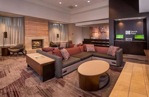 Rosslyn Apartment | Walk to Theodore Roosevelt Island Park! Self Parking, Picnic Area, Starbucks