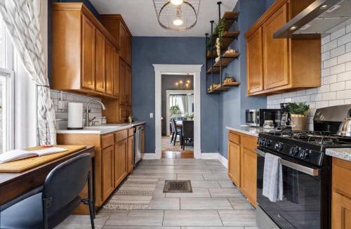 Jeffersonville House | Walkable Historic District Riverview Escape