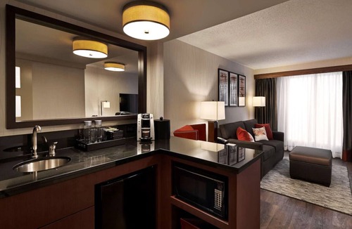 Friendship Heights Hotel | Washington DC Suites with Metro Access | Indoor Pool | 4 Units w/Free Breakfast