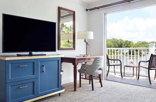 Irvington Hotel | Water View Room w/Balcony | Seasonal Pool & Marina – Your Quiet Getaway Awaits!