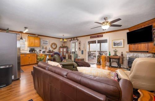 Stanardsville House | Waterfront Cabin 20 Mins to National Park & Massanutten!