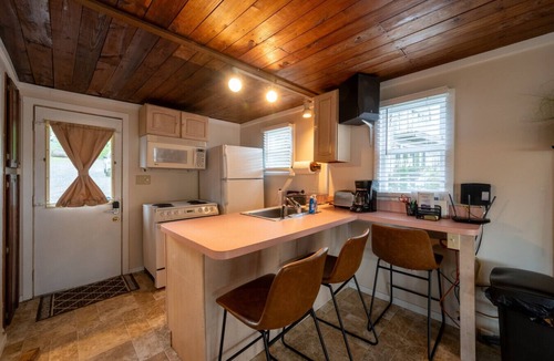 Winchester Cottage | Waterfront Cottage at Highland Lake w/dock