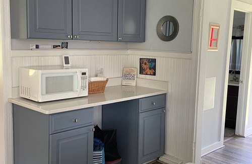 Cambridge Cottage | Waterfront Cottage at Hudson Creek - Cozy Year-Round Retreat