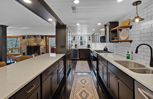 Counce Cabin | Waterfront Lake-house. Boathouse. 5 bed/4 bath, Pickwick Lake, Yellow Creek