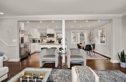 Cove - East Side - Shippan House | Waterview House Walking Distance from Cove Beach