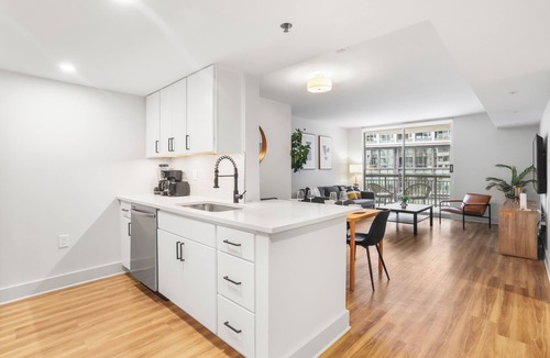 Crystal City Apartment | Well Appointed Apartments W Full Comfort