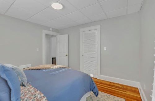 West Hartford Apartment | West Hartford Center- Charming New England Apt