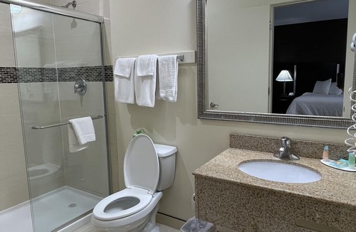 Hamden Hotel | Whitney Inn & Suites