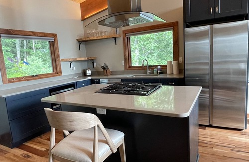 Apple Ridge Cabin | Wild Thing - Blowing Rock, Hot Tub, Big Views, NEW