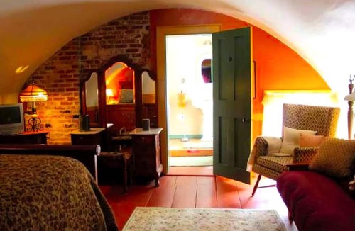 Stafford Cabin | Wonderful Suite In a Charming Bed and Breakfast for a Weekend Getaway near Shenipsit State Forest, Connecticut