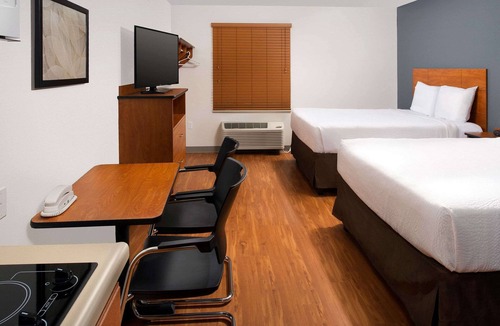 Darien Hotel | WoodSpring Suites Chicago Darien