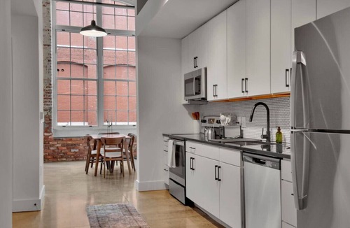 Judson Apartment | Workers Paradise | Pool | Gym | Mins from DT GVL!