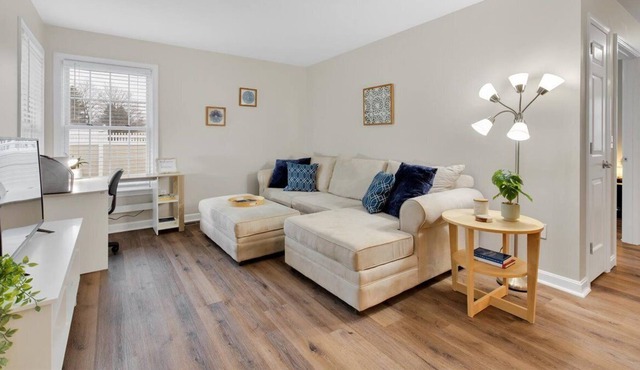 1 Bd Accessory Apt on Residential Cul-de-sac