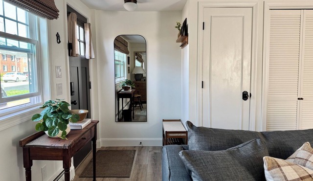 1 Bedroom in Historic Glastonbury Center off Main St!