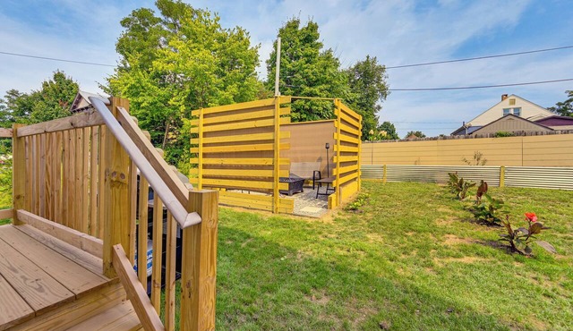 1 Mi to MGM Springfield: Cozy Winter Duplex!