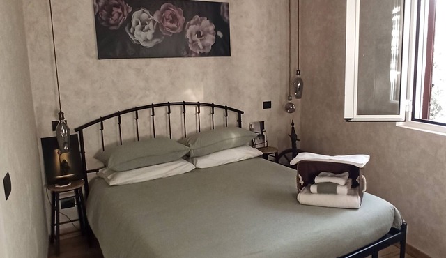 1 minute from metro A, super comfortable mini apartment with small terrace