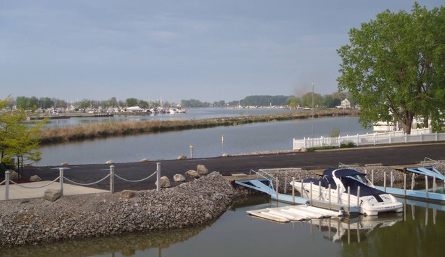 1 of 4 Waterfront Rental Units - Clean, Safe & Small Hotel Sleeps 8-32