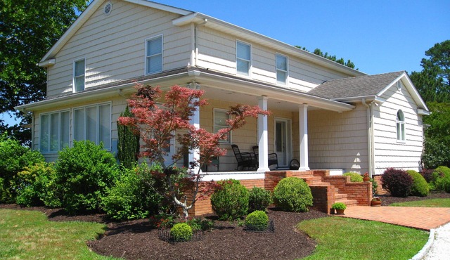 10 Acre 3 BR Waterfront Retreat on Thicket Creek has dock & neighborhood beach