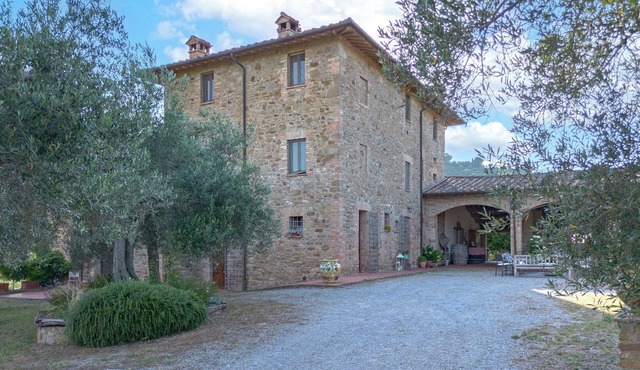 10 bedroom cottage for groups, wine/oil tasting, cooking lessons, private pool