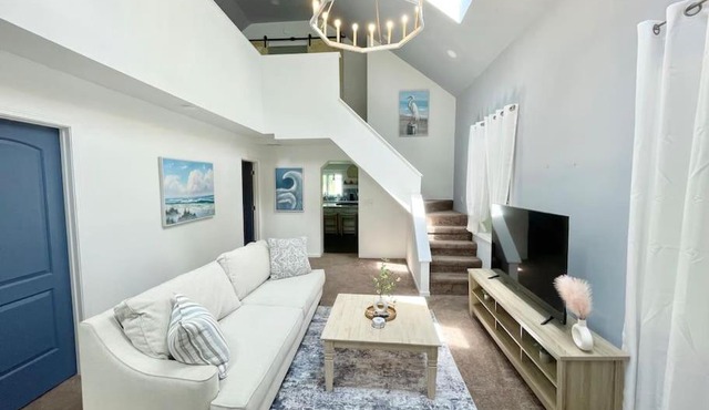 10 min to Speedway Large Home Desirable Area