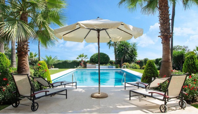 1072 Beachfront El Paraiso Retreat with Private Pool & BBQ