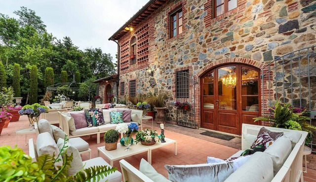 11 bedrooms Luxury Farmhouse, Private Pool, Jacuzzi, Private Tennis