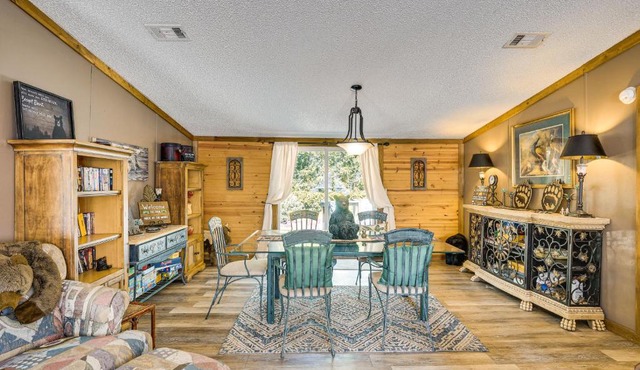 13 Mi to Silver Springs: Pet Friendly Getaway!