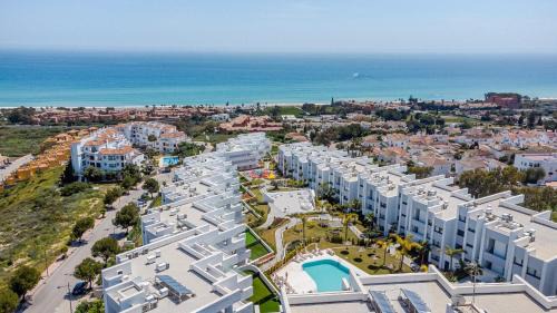 14 Modern apt with terrace & sea view, gym, jacuzzi spa Duquesa, Manilva