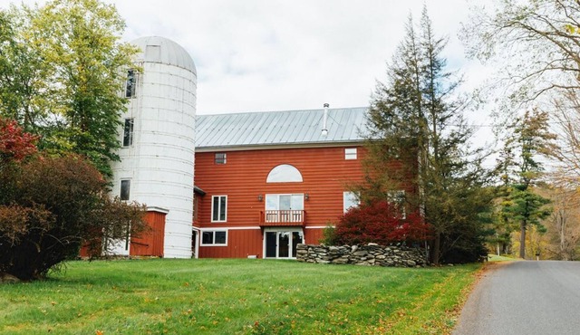 1800's Renovated Barn w/ Firepit on 11 Acres