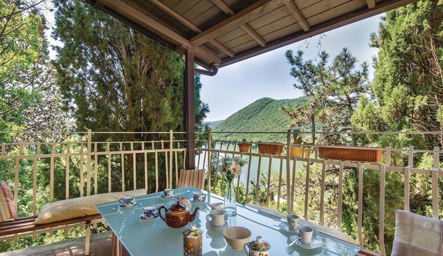2 bedroom awesome home in Piediluco