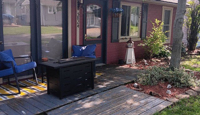2 bedroom COTTAGE. one side of a duplex, in Catawba. Sandy beach 500 ft away.