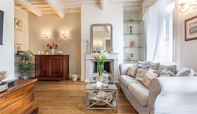 2 Bedrooms 2 Bathrooms Romantic Apartment with Terrace and Parking in Lucca