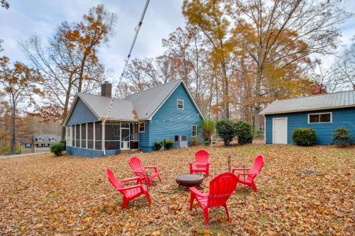 2 Mi to Tims Ford Lake! Cozy Cottage w/Fireplace