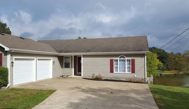 (296) Bayside Bungalow, large dock, easy highway access, close to LBL