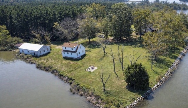 2BR Riverfront Retreat on 61 acres with 270 degrees of waterfront/private Pool