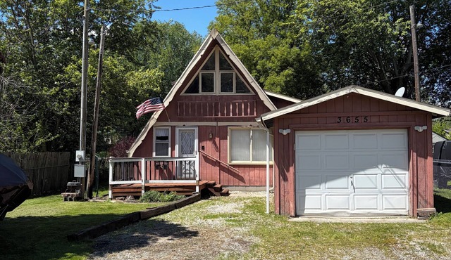 3 bedroom 2 bath renovated A frame on channel to Kuhn lake and the Barbee Chain