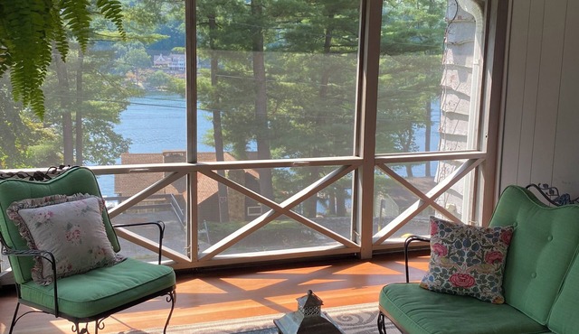 3-bedroom Charming Lake House with Beautiful Lake Views in Quaint New Milford.