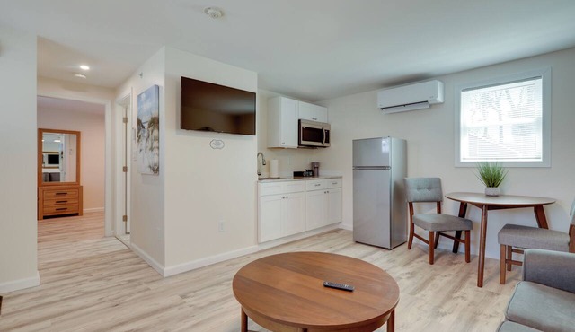 3 Mi to Beaches: Peaceful Wareham Getaway