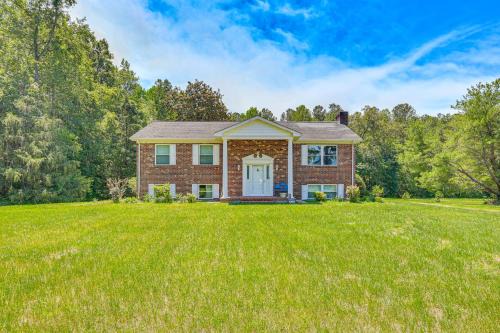 3 Mi to Dtwn: Spacious Warsaw Retreat w/Huge Yard