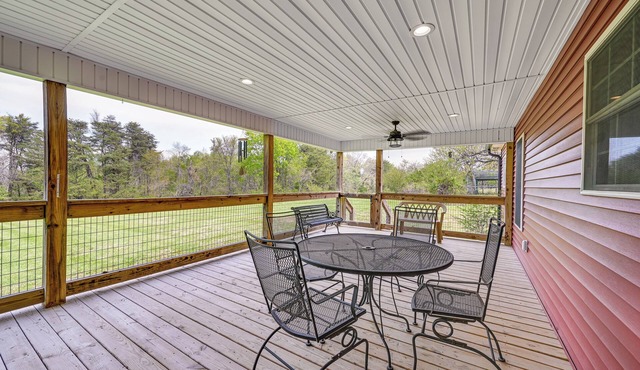3 Mi to Nolin Lake Boat Ramp! Family Home w/Deck