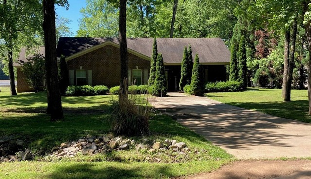 3B 2B Elk River home Why stay in a hotel when you can have a home? Work & Play