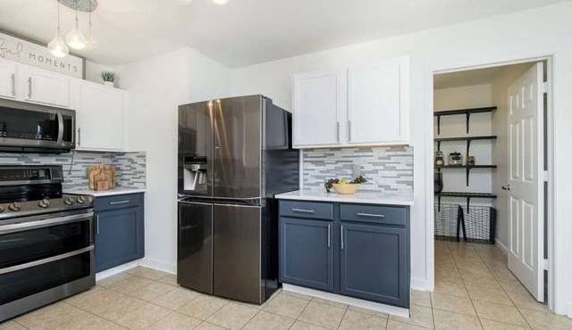 4 Bedroom House | 2 Level spacious House | Pool