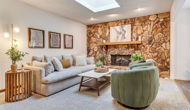 4 Mi to Capitol: Spacious Springfield Home w/Deck
