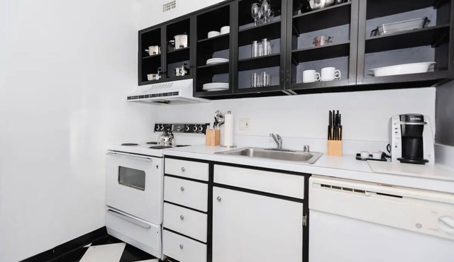 4 Units | Spacious Family Stay in DC | Kitchen & Gym | Near Iconic Landmarks