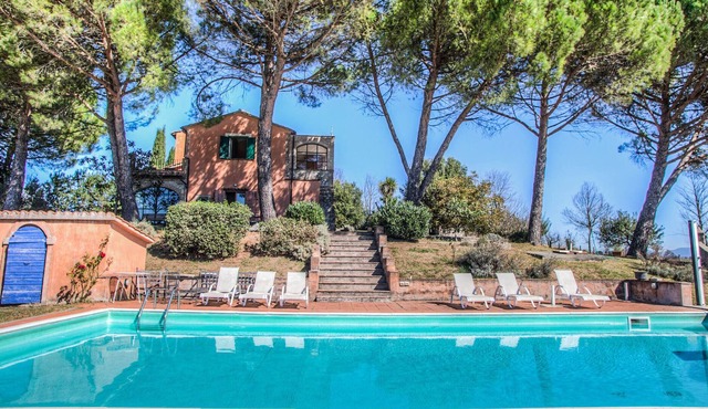 5 bedroom house with private pool at 7km from village in southern Umbria