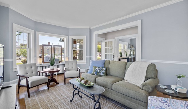 5 minute walk to everything PC has to offer! Large families welcome! 4bd, 4 bath