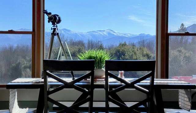 64J Stunning sunsets, just 20 mins to Bretton Woods. Hot Tub, Foosball, AC, dog friendly!